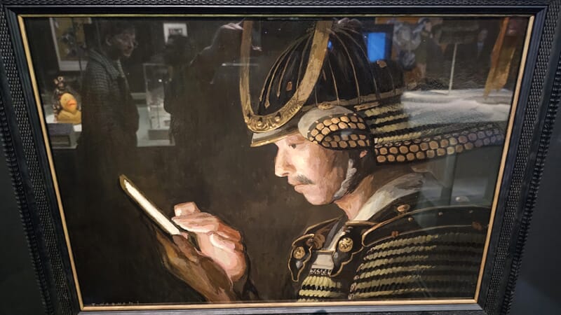 Painting by Noguchi Tetsuya depicting a samurai warrior using a smartphone