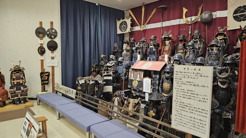 Large display of Japanese samurai armour near the entrance of the Watanabe Art Museum, Tottori